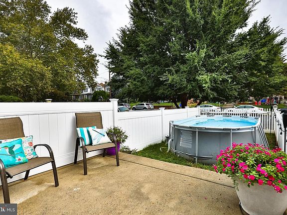 2nd image of 3550 Oakmont St