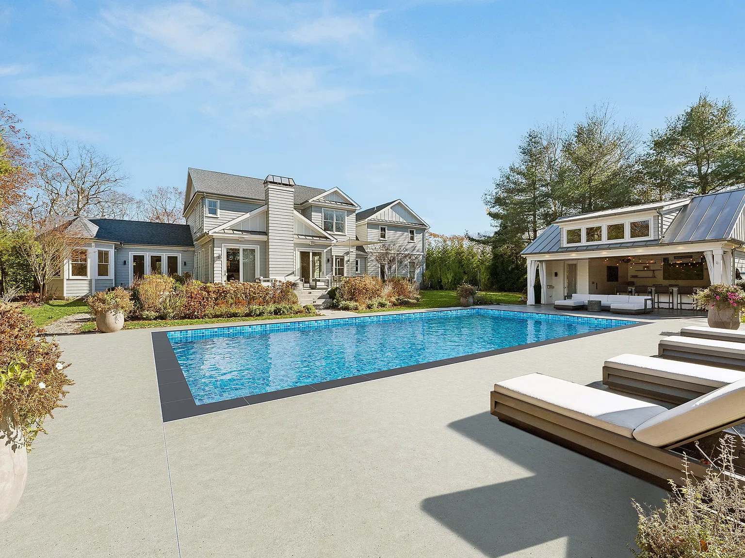 Private Paradise in Westhampton — Photo 1