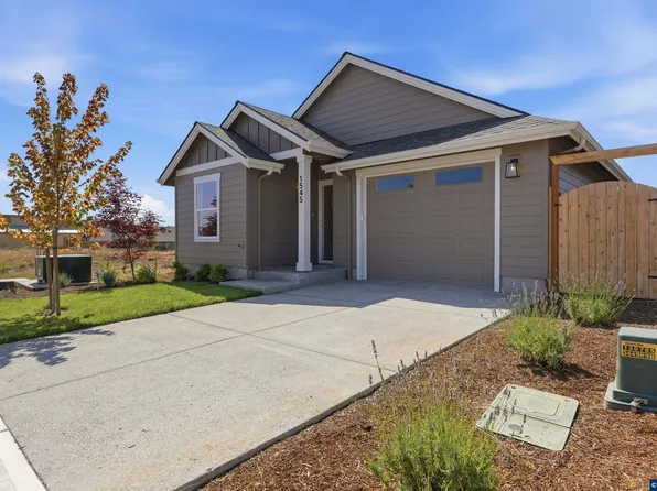 1545 SE Hankel St, Dallas, OR 97338