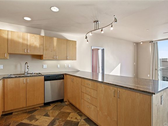 4th image of 285 W 6th St APT 426
