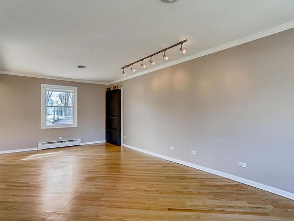 4th image of 121 Lela Ln