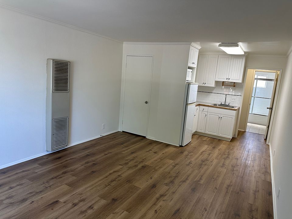 1st image of 2720 W Victory Blvd #E1