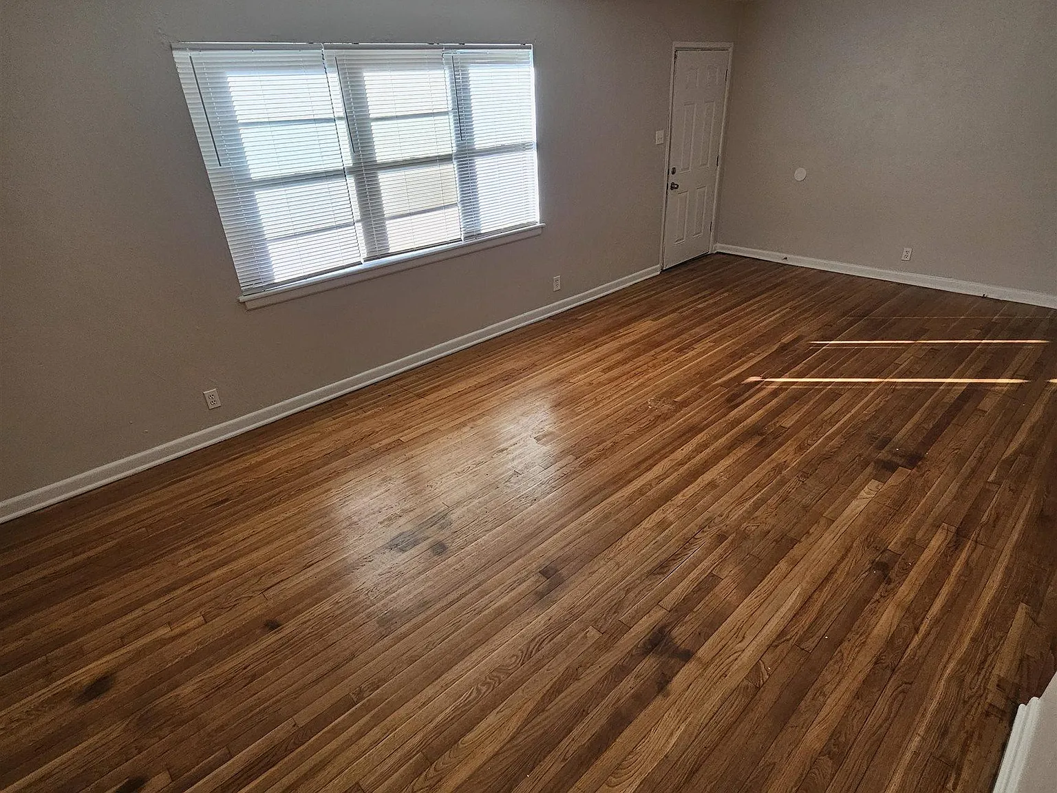 3 bed, 1.0 bath, 1040 sqft, $1,075 — Photo 4