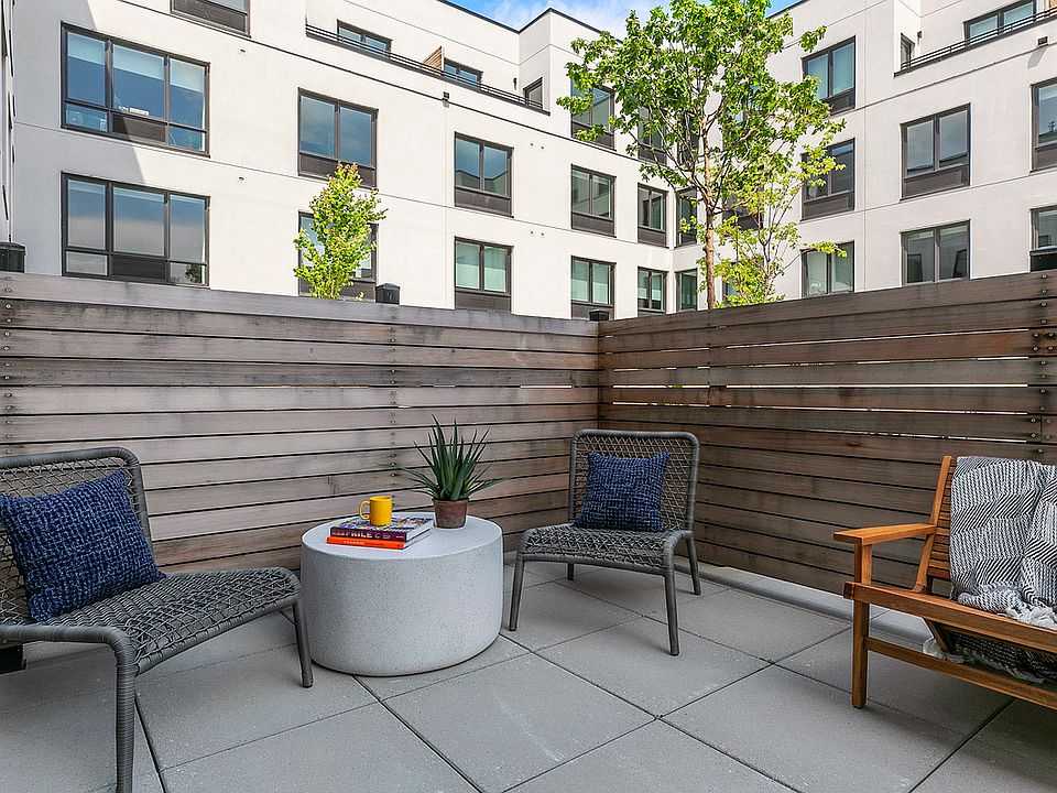 1st image of 176 Woodward Ave #402