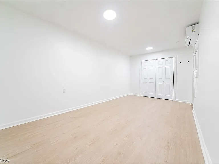 2053 W 45th St — Photo 10