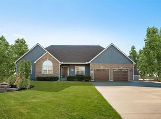 18325 Prairie View Dr, Tonganoxie, KS 66086