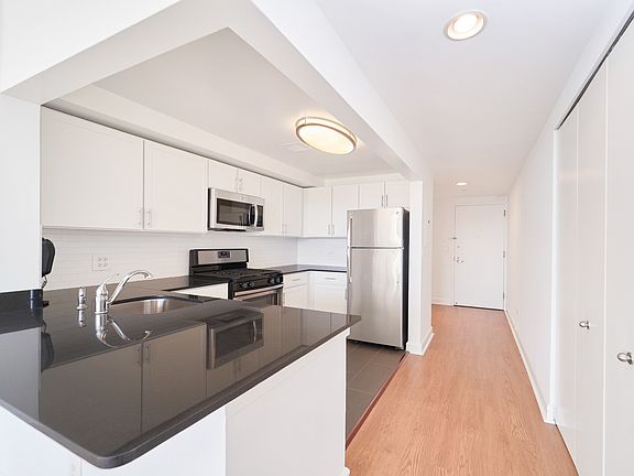 5th image of 140 Riverside Blvd APT 1123