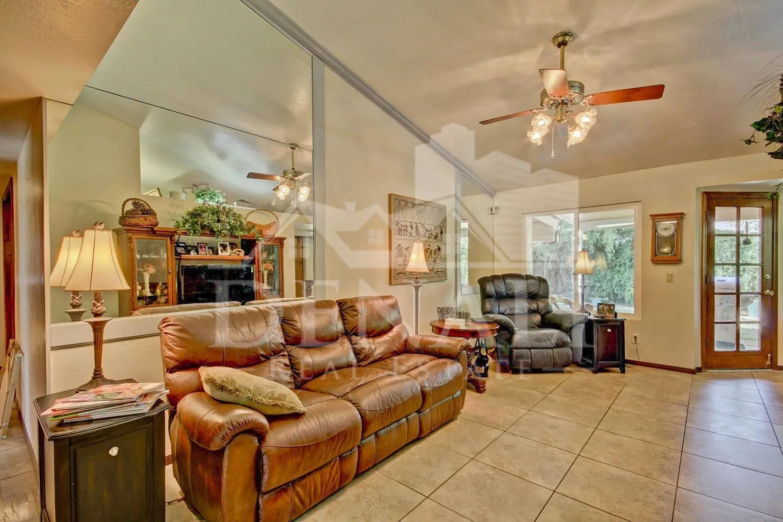 3 bed, 2.0 bath, 1882 sqft, $2,695 — Photo 4