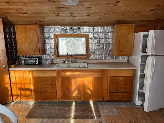 5th image of 134 Peaco Hill Road