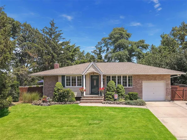 25 Rita Crescent, Commack, NY 11725