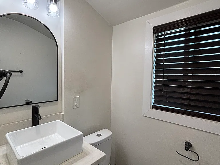612 E Alvarado St — Photo 5