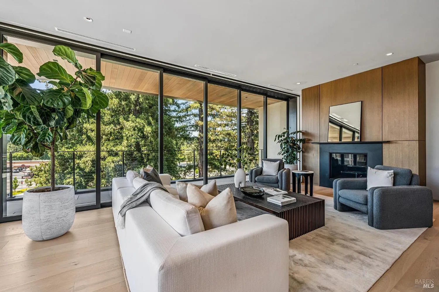 151 Sawmill Circle #402 - 3bd/4ba, 3,186 sqft - in Healdsburg, CA