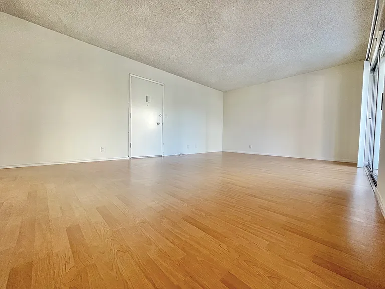 4254 W 5th St #1 — Photo 7