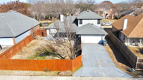 1108 Bayshore St Photo 1
