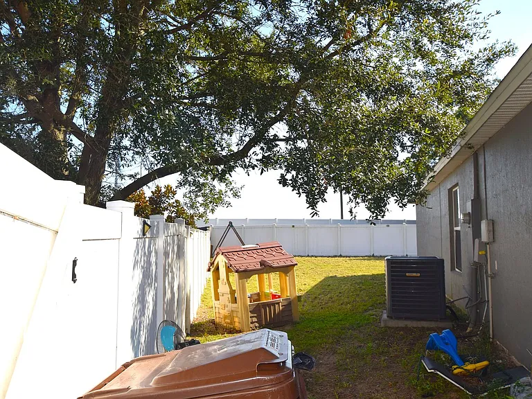 500 Lake Charles Dr — Photo 7