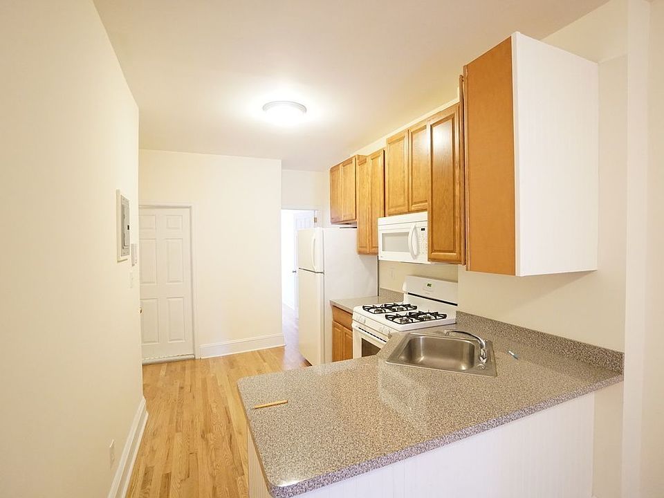 1st image of 536 11th St APT 3