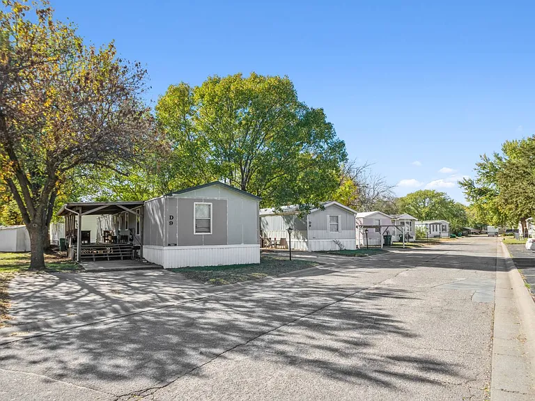 2320 E Macarthur Rd #P13 — Photo 15