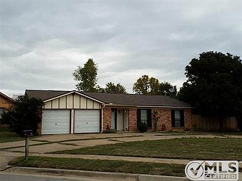 4th image of 500 NW Jayellen Ave