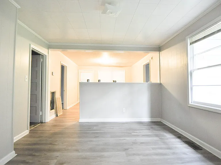1515 Rutherford Rd — Photo 2