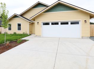 132 SW Little Meadow Ln, Grants Pass, OR 97527
