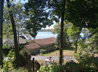 582 Hilltop Dr, Howell, MI 48843