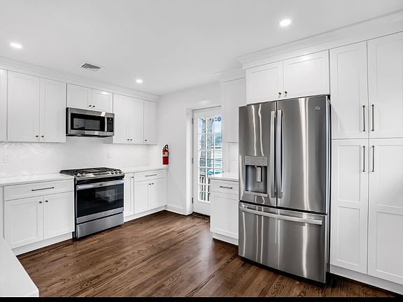 2nd image of 3141 Powhatan Ave