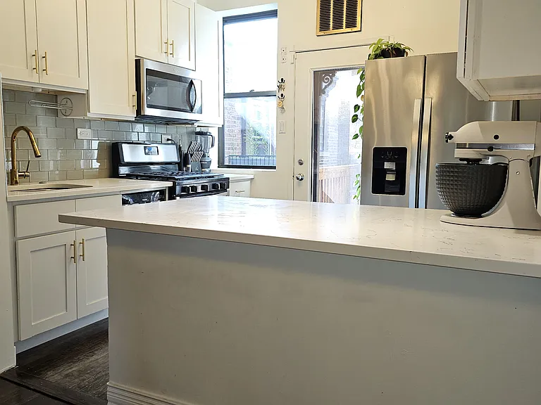 539 W Brompton Ave #3N — Photo 9