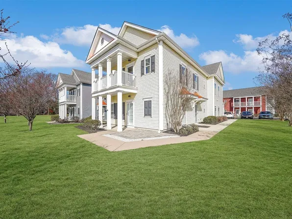 4 Providence Drive #4, Islip Terrace, NY 11752