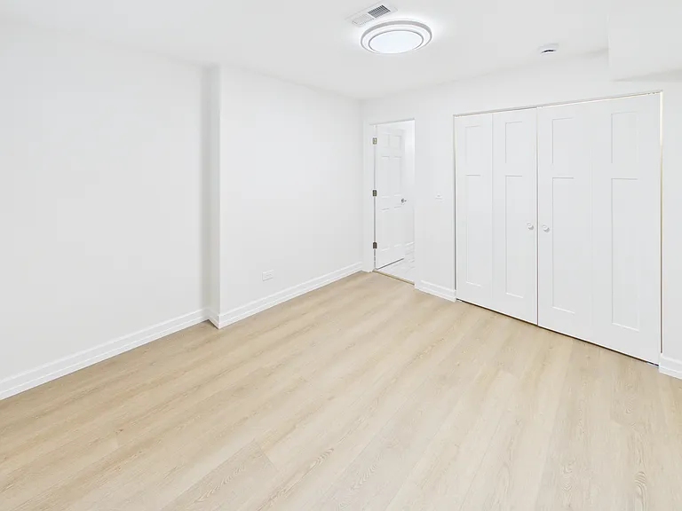 2421 W Lexington St #G — Photo 33