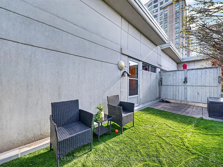36 Lee Centre Dr #Townhouse 307 — Photo 30
