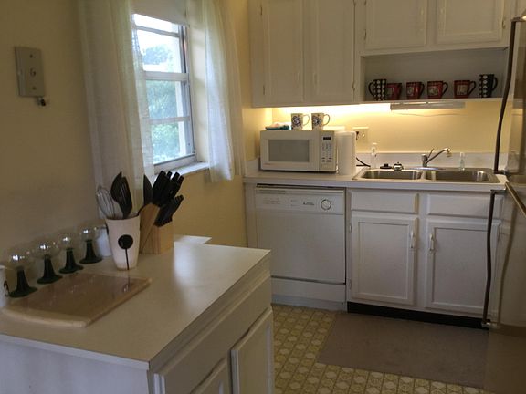 3rd image of 76 Royal Oak Dr