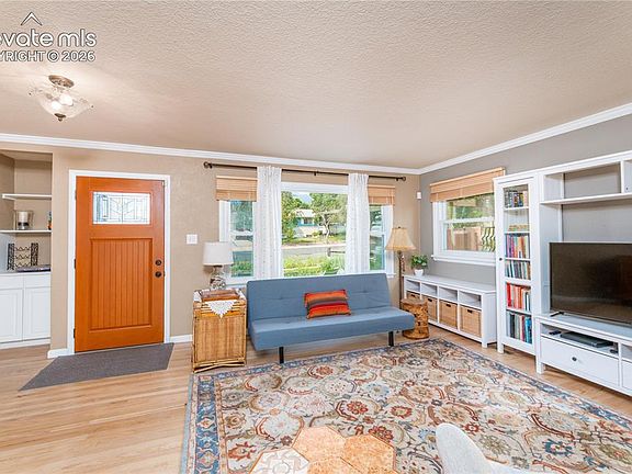 4th image of 1031 Valley Rd