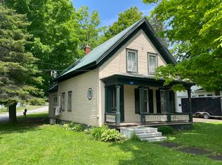 24 Pleasant St, Houlton, ME 04730