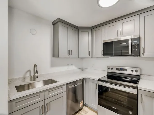 12535 Roosevelt, 12535 Roosevelt Way NE #102, Seattle, WA 98125