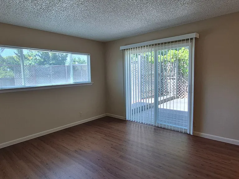 1121 Swallow Ln — Photo 19