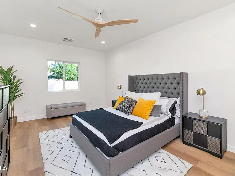 938 E Coronado Rd — Photo 27