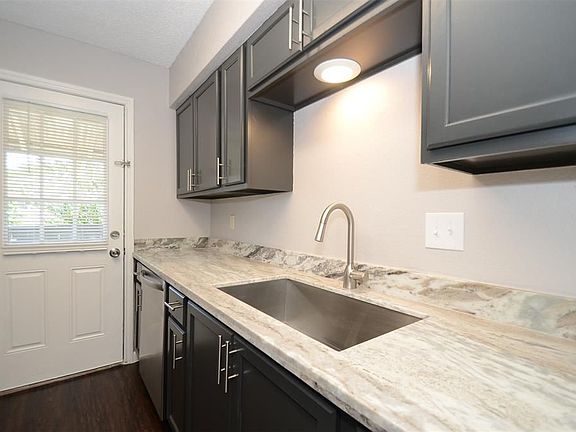 5th image of 5650 Birchmont Dr APT D
