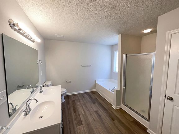 5th image of 135 Sommerset Dr