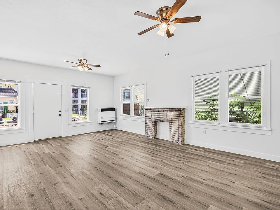 1045 E 4th Street