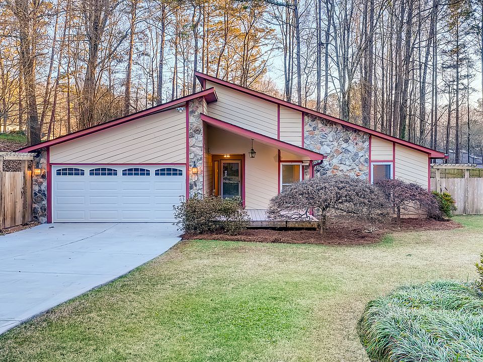 1st image of 635 Lake Forest Ct