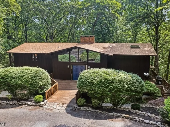 6 Farm Rd, Chester Twp., NJ 07930