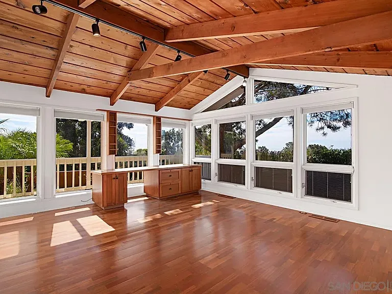 573 Amphitheatre Dr — Photo 18