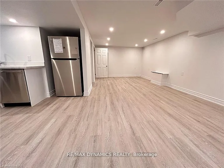 32 Mississauga Rd #LOWER — Photo 15
