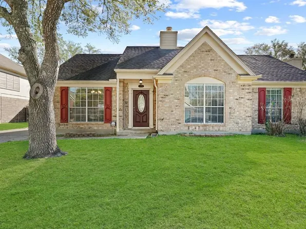 3909 Beechwood Dr, Pearland, TX 77584
