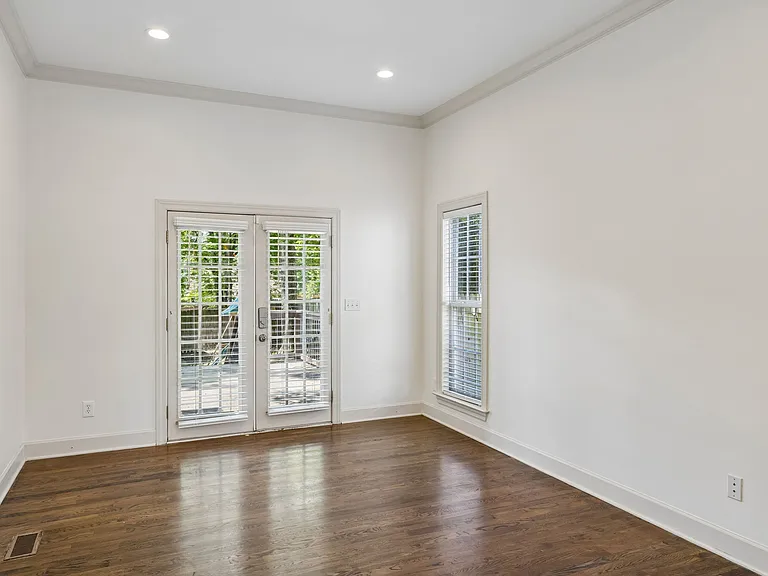 1011 Bate Ave — Photo 13
