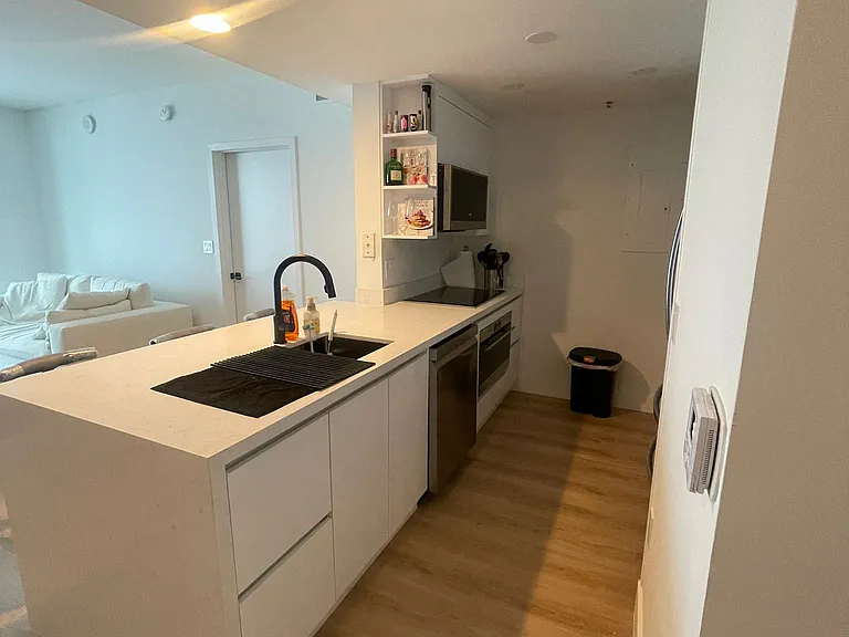 275 NE 18th St #Penthouse 05 — Photo 12