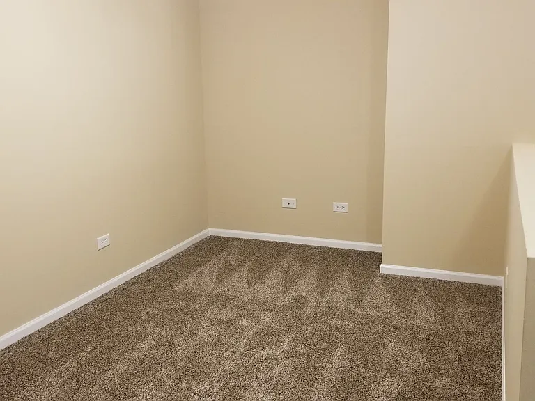 1126 Clover Dr — Photo 11