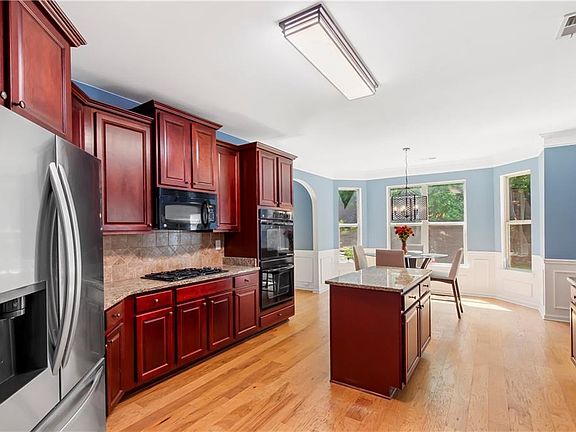 3rd image of 4815 Roosevelt Cir