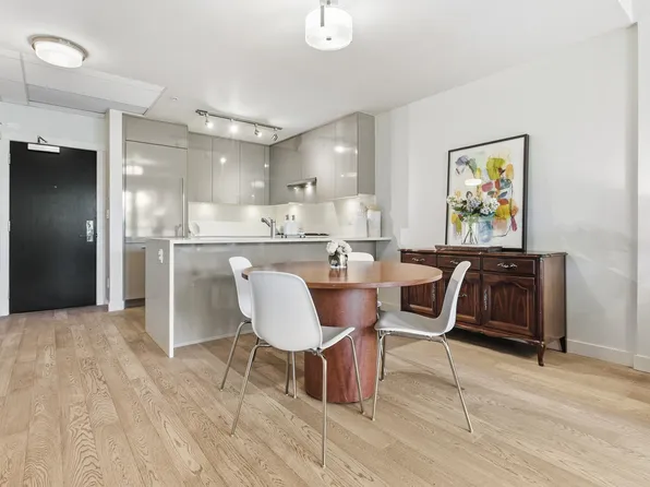 4488 Cambie St #307, Vancouver, BC V5Y 0M2