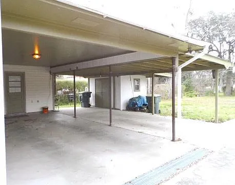 618 Robinson Dr — Photo 16
